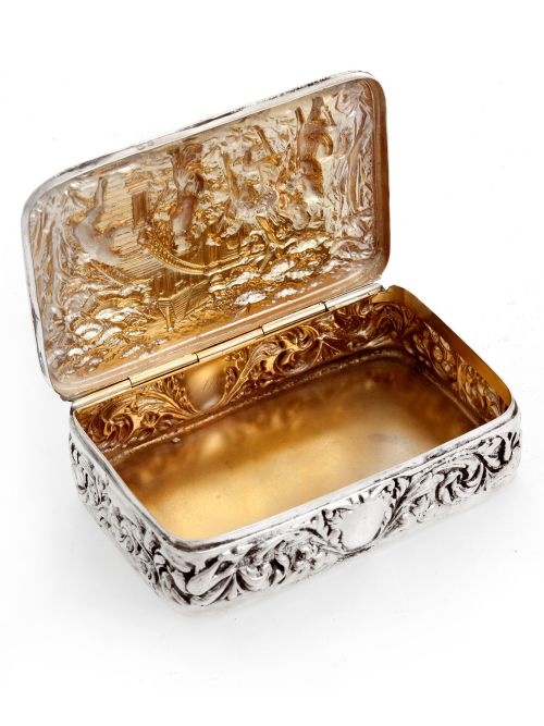 DECORATIVE SILVER JEWELLERY BOX DEPICTING COURTING COUPLES HORSES AND A COUNTRY HOUSE - ADDITIONAL PHOTO 2