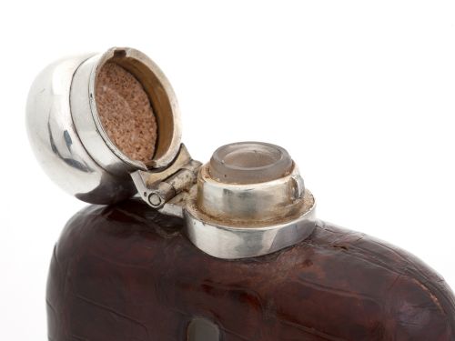 SILVER PLATE AND CROCODILE LEATHER HIP FLASK WITH REMOVABLE CUP - ADDITIONAL PHOTO 4
