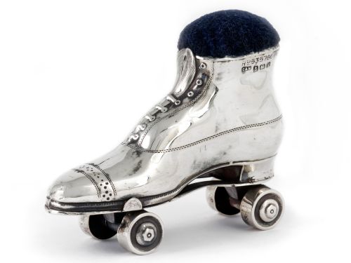 edwardian silver roller skate pin cushion - CATEGORY: ANTIQUE SILVER - DATED 1900