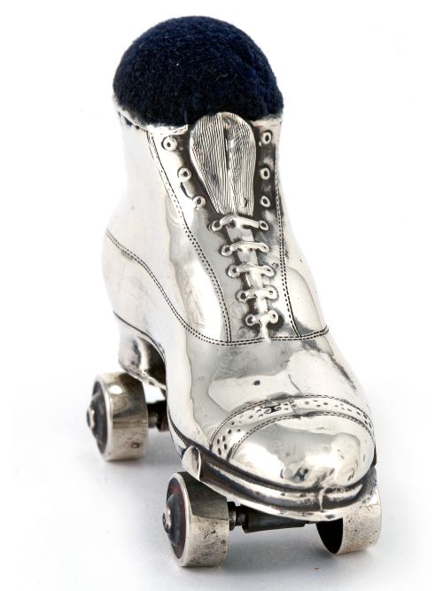 EDWARDIAN SILVER ROLLER SKATE PIN CUSHION - ADDITIONAL PHOTO 2