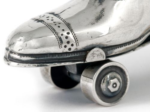 EDWARDIAN SILVER ROLLER SKATE PIN CUSHION - ADDITIONAL PHOTO 4