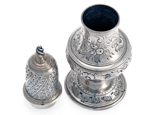 GEORGE III SILVER PEPPERETTE MADE IN LONDON - ADDITIONAL PHOTO 3