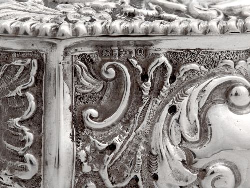 ANTIQUE CHESTER SILVER SHAPED BOX WITH GILT INTERIOR - ADDITIONAL PHOTO 4