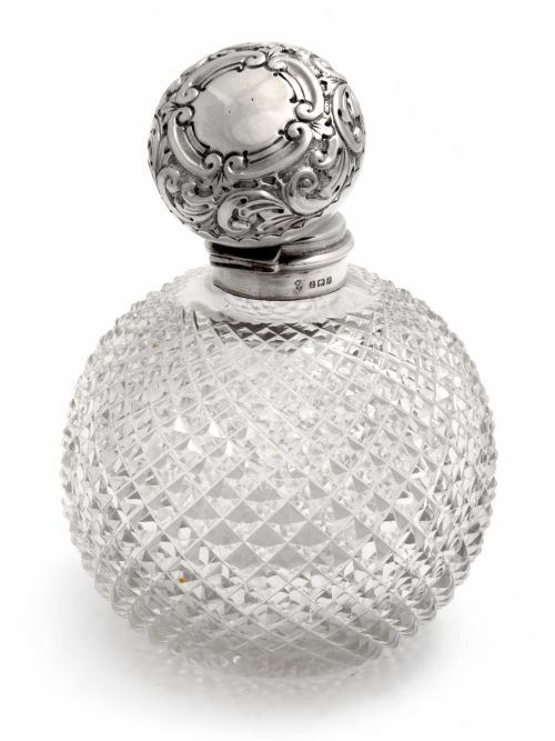 EDWARDIAN SILVER TOPPED PERFUME BOTTLE WITH A DEEP DIAMOND CUT GLASS BODY - ADDITIONAL PHOTO 1