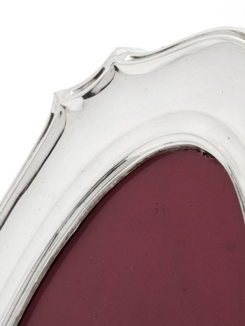 PLAIN SHAPED ANTIQUE SILVER PHOTO OR PICTURE FRAME WITH AN OVAL WINDOW - ADDITIONAL PHOTO 2