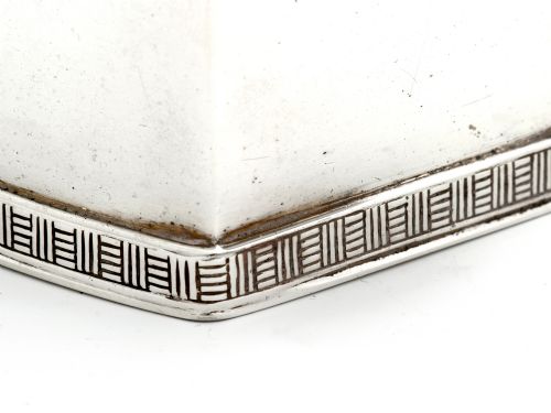ART DECO STYLE SILVER PLATED BOX WITH TABBED HANDLES AND A DOMED LID - ADDITIONAL PHOTO 5