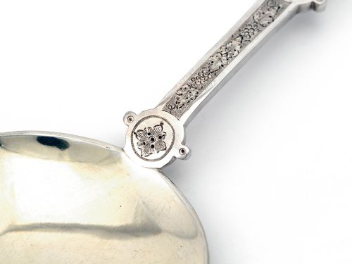 SET OF FOUR BOXED VICTORIAN SILVER PLATE SERVING SPOONS CHASED WITH A GRAPE AND VINE PATTERN - ADDITIONAL PHOTO 7