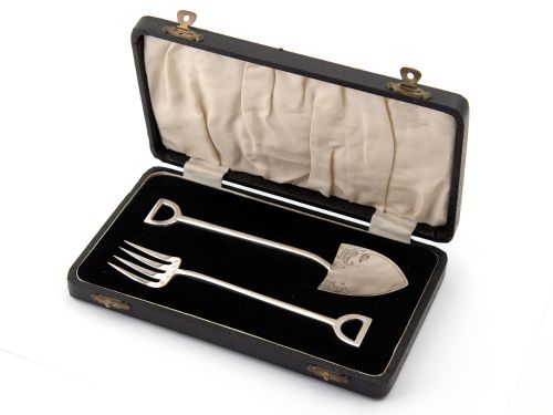 antique boxed silver plated garden spade and fork serving set - CATEGORY: ANTIQUE SILVER - DATED 1920