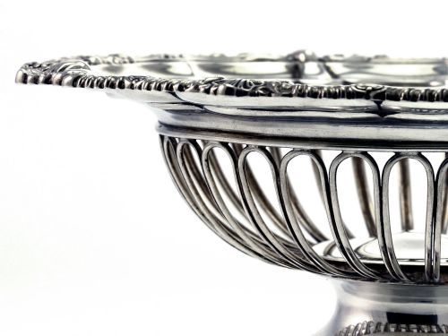 QUALITY CIRCULAR ANTIQUE SILVER PEDESTAL DISH - ADDITIONAL PHOTO 3