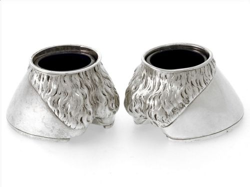 PAIR OF ANTIQUE SILVER HORSE HOOF SALTS WITH BLUE GLASS LINERS - ADDITIONAL PHOTO 1