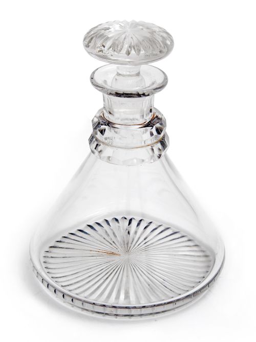 plain cut glass edwardian ships decanter with star cut base and matching stopper - CATEGORY: ANTIQUE GLASS - DATED 1910