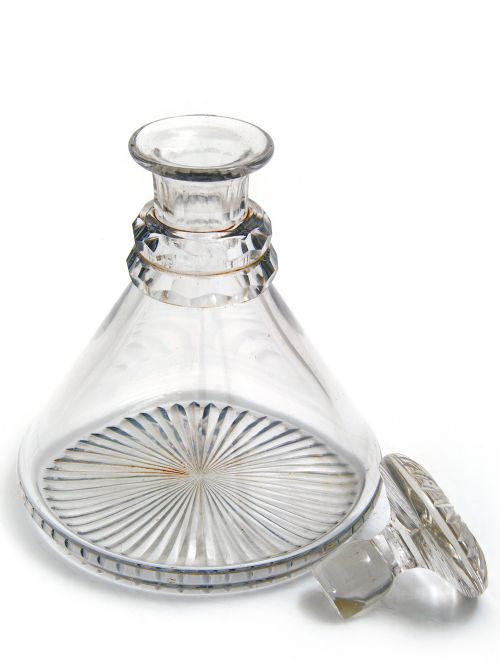 PLAIN CUT GLASS EDWARDIAN SHIPS DECANTER WITH STAR CUT BASE AND MATCHING STOPPER - ADDITIONAL PHOTO 1