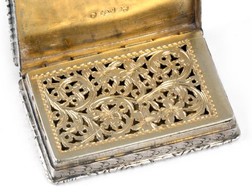 EARLY VICTORIAN CASTLE TOP SILVER VINAIGRETTE DEPICTING WINDSOR CASTLE - ADDITIONAL PHOTO 12