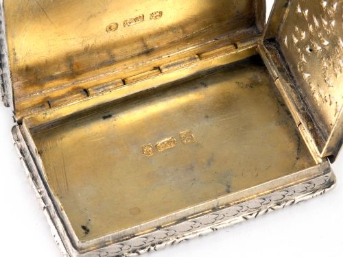 EARLY VICTORIAN CASTLE TOP SILVER VINAIGRETTE DEPICTING WINDSOR CASTLE - ADDITIONAL PHOTO 13