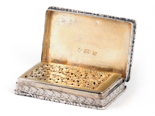 EARLY VICTORIAN CASTLE TOP SILVER VINAIGRETTE DEPICTING WINDSOR CASTLE - ADDITIONAL PHOTO 14