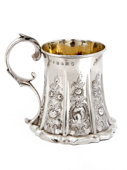 EARLY VICTORIAN SILVER WAISTED CYLINDRICAL CHRISTENING MUG WITH GILT INTERIOR - ADDITIONAL PHOTO 2