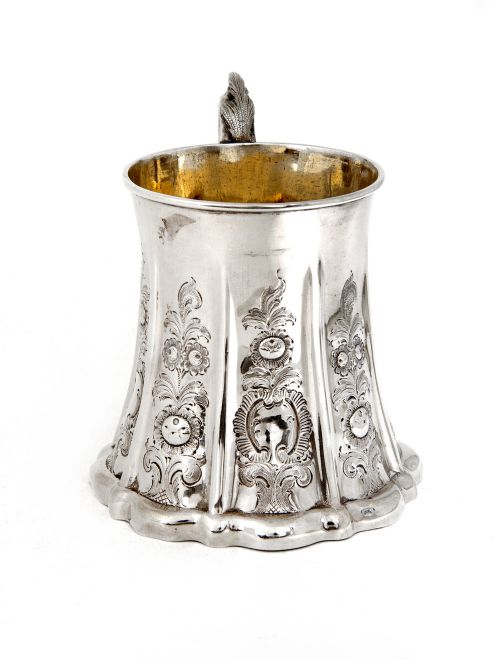 EARLY VICTORIAN SILVER WAISTED CYLINDRICAL CHRISTENING MUG WITH GILT INTERIOR - ADDITIONAL PHOTO 3