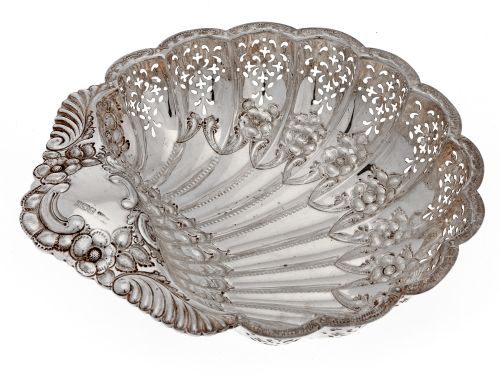 edwardian silver shell shaped dish with scalloped border and pierced body - CATEGORY: ANTIQUE SILVER - DATED 1900