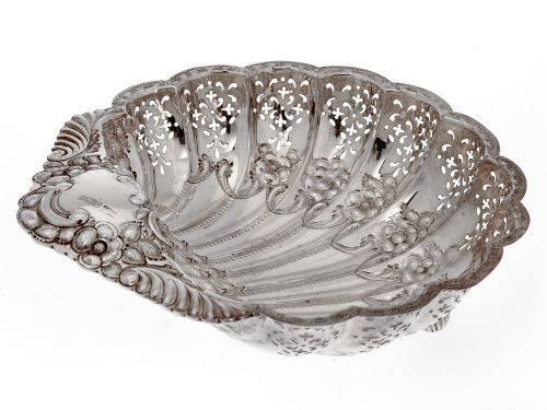 EDWARDIAN SILVER SHELL SHAPED DISH WITH SCALLOPED BORDER AND PIERCED BODY - ADDITIONAL PHOTO 1