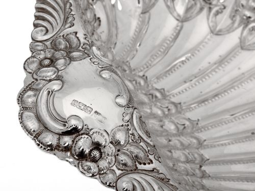 EDWARDIAN SILVER SHELL SHAPED DISH WITH SCALLOPED BORDER AND PIERCED BODY - ADDITIONAL PHOTO 2