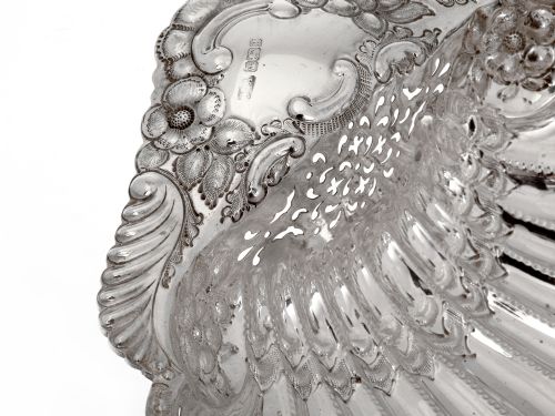 EDWARDIAN SILVER SHELL SHAPED DISH WITH SCALLOPED BORDER AND PIERCED BODY - ADDITIONAL PHOTO 4