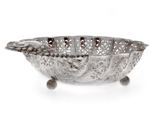 EDWARDIAN SILVER SHELL SHAPED DISH WITH SCALLOPED BORDER AND PIERCED BODY - ADDITIONAL PHOTO 5