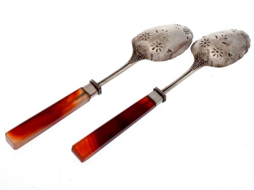 BOXED PAIR OF VICTORIAN SERVERS WITH RED AGATE HANDLES - ADDITIONAL PHOTO 2