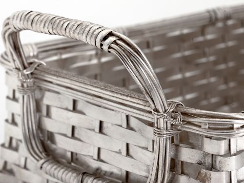 DECORATIVE SILVER PLATE WEAVE EFFECT BASKET WITH TWO APPLIED REEDED HANDLES - ADDITIONAL PHOTO 3