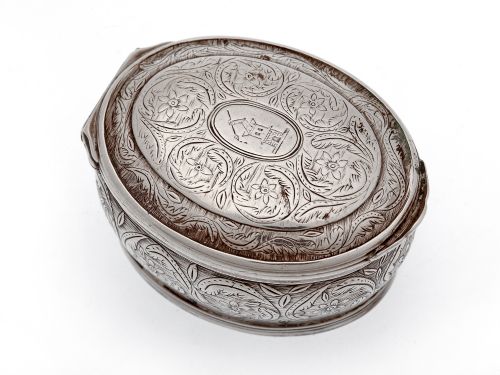 oval continental silver snuff box decorated with floral scenes and gilt interior - CATEGORY: ANTIQUE SILVER - DATED 1850