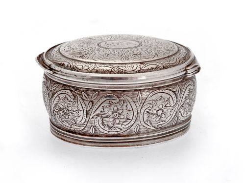 OVAL CONTINENTAL SILVER SNUFF BOX DECORATED WITH FLORAL SCENES AND GILT INTERIOR - ADDITIONAL PHOTO 3