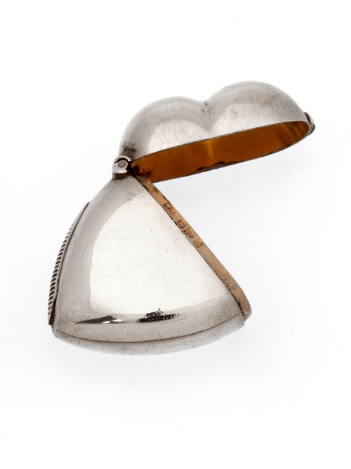 VICTORIAN HEART SHAPED SILVER VESTA SUITABLE FOR ENGRAVING - ADDITIONAL PHOTO 2