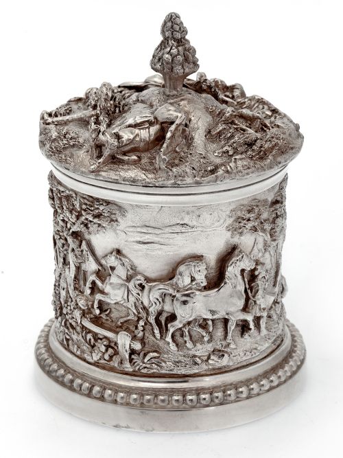 VICTORIAN SILVER PLATE BARREL FEATURING HUNTSMEN HORSES HOUNDS AND STABLES - ADDITIONAL PHOTO 1
