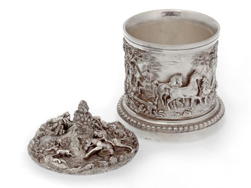 VICTORIAN SILVER PLATE BARREL FEATURING HUNTSMEN HORSES HOUNDS AND STABLES - ADDITIONAL PHOTO 3