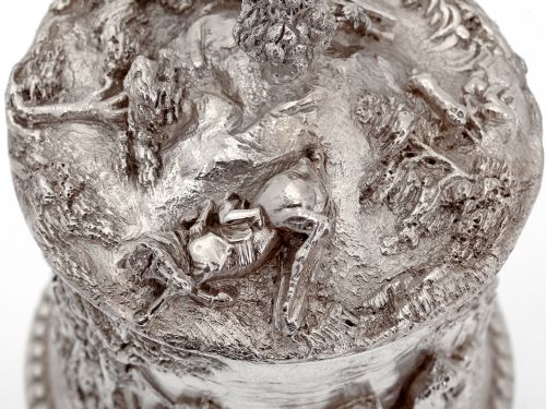 VICTORIAN SILVER PLATE BARREL FEATURING HUNTSMEN HORSES HOUNDS AND STABLES - ADDITIONAL PHOTO 6