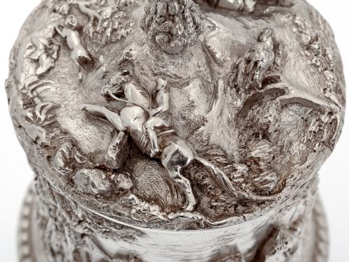 VICTORIAN SILVER PLATE BARREL FEATURING HUNTSMEN HORSES HOUNDS AND STABLES - ADDITIONAL PHOTO 7
