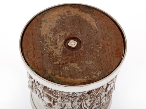 VICTORIAN SILVER PLATE BARREL FEATURING HUNTSMEN HORSES HOUNDS AND STABLES - ADDITIONAL PHOTO 8