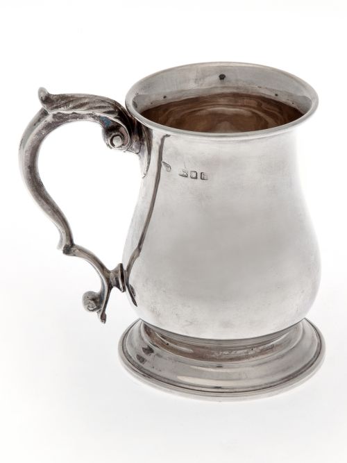good quality george iii style silver half pint or christening mug - CATEGORY: ANTIQUE SILVER - DATED 1940