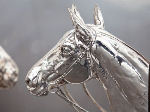 SILVER PLATED FRAMED RELIEF OF TWO HORSE HEADS - ADDITIONAL PHOTO 3