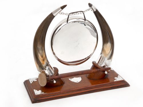 LARGE COW HORN SILVER PLATE AND OAK TABLE GONG - ADDITIONAL PHOTO 1