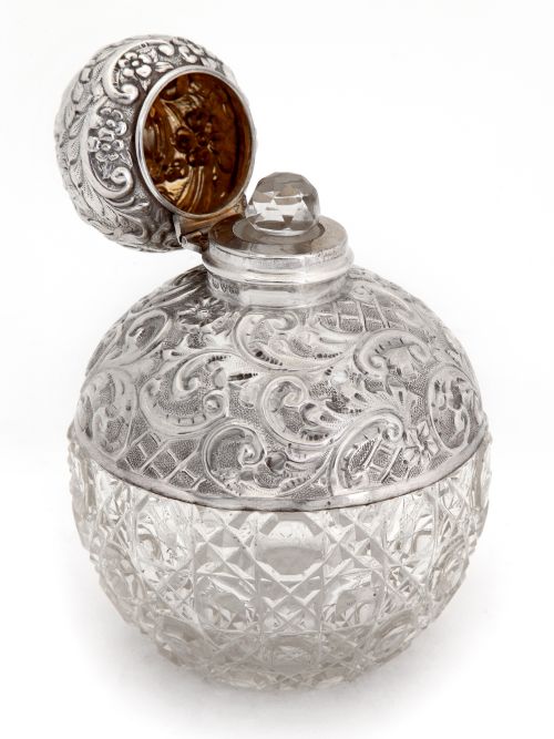 EDWARDIAN CHESTER SILVER AND CUT GLASS PERFUME BOTTLE - ADDITIONAL PHOTO 1