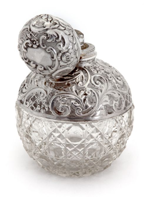 EDWARDIAN CHESTER SILVER AND CUT GLASS PERFUME BOTTLE - ADDITIONAL PHOTO 3