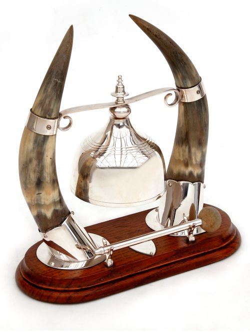 UNUSUAL COW HORN TABLE GONG STANDING ON A D END OAK BASE - ADDITIONAL PHOTO 2