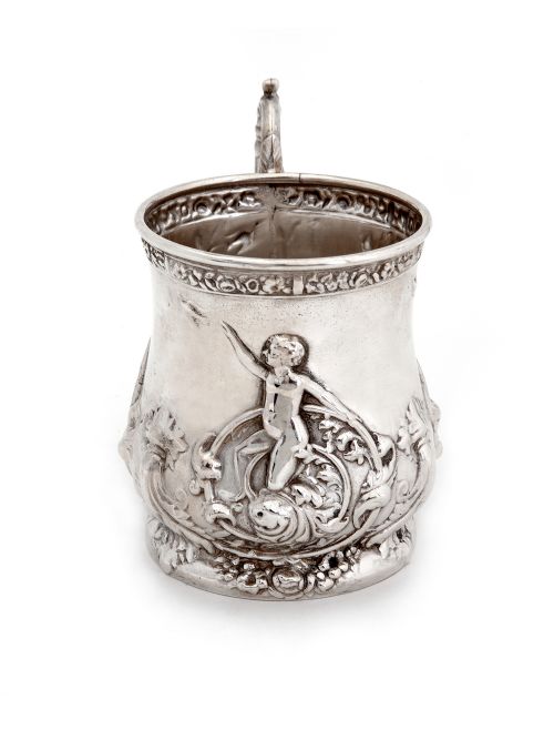 VICTORIAN WALKER HALL SILVER PLATED CHRISTENING MUG EMBOSSED WITH CHILDREN PLAYING - ADDITIONAL PHOTO 3