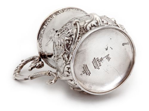 VICTORIAN WALKER HALL SILVER PLATED CHRISTENING MUG EMBOSSED WITH CHILDREN PLAYING - ADDITIONAL PHOTO 4