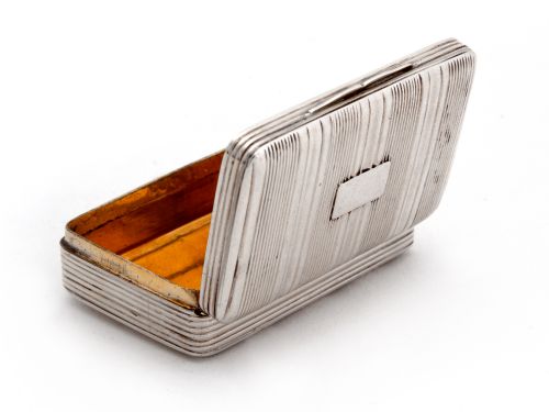 SAMUEL PEMBERTON SILVER SNUFF BOX WITH REEDED BODY HINGED LID AND BRIGHT GILDED INTERIOR - ADDITIONAL PHOTO 2