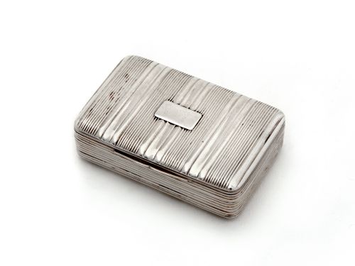 SAMUEL PEMBERTON SILVER SNUFF BOX WITH REEDED BODY HINGED LID AND BRIGHT GILDED INTERIOR - ADDITIONAL PHOTO 3