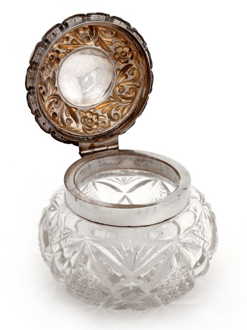 EDWARDIAN DRESSING TABLE JAR WITH A HINGED SILVER FLORAL REPOUSSE LID AND CUT GLASS BODY - ADDITIONAL PHOTO 1