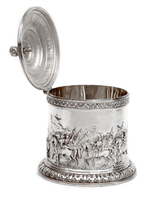 ELKINGTON CO SILVER PLATED BISCUIT BOX FEATURING MOUNTED CAVALRY SCENES - ADDITIONAL PHOTO 2