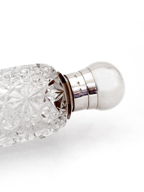 VICTORIAN SAMPSON MORDAN LAY DOWN PERFUME BOTTLE WITH A PLAIN GLOBE SHAPED SILVER SCREW TOP - ADDITIONAL PHOTO 4