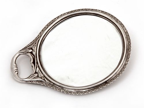 WILLIAM COMYNS SILVER HAND MIRROR DECORATED WITH REYNOLDS ANGELS - ADDITIONAL PHOTO 1